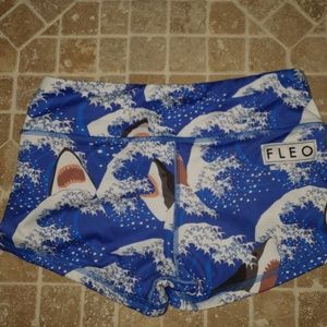 Fleo jaws shorts